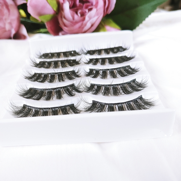 Lashes - Picture 3 of 3